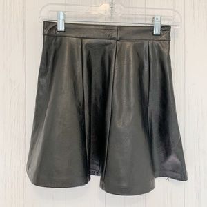 Divided Mini, ruffled black leather skirt